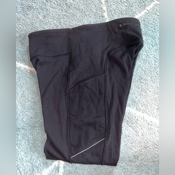 Lululemon Women’s Cropped Leggings w/ Pockets & Reflective Detailing- Si… - Picture 4 of 6